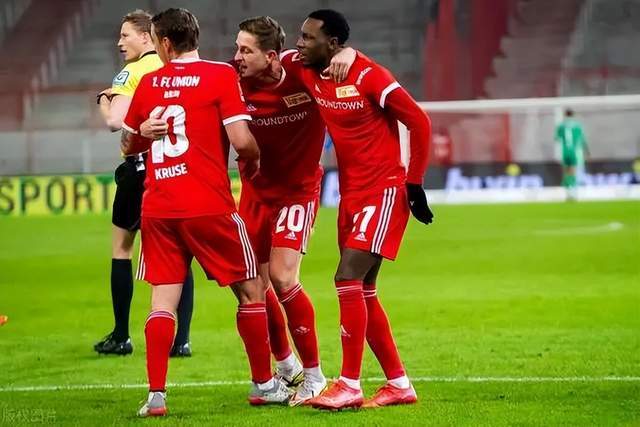 萨林杰22+16吉伦沃特32+8+13 深圳克山东9连胜